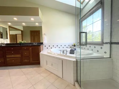 Bath - 5202 Reddington Dr, Dublin, OH 43017 photo 3 of 8