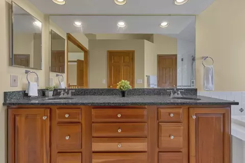 Bath - 5202 Reddington Dr, Dublin, OH 43017 photo 4 of 8