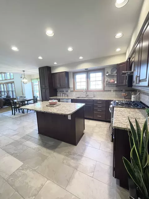 Kitchen - 5202 Reddington Dr, Dublin, OH 43017 photo 2 of 3