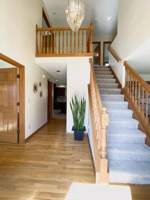 Entry Way - 5202 Reddington Dr, Dublin, OH 43017 photo 3 of 5