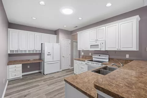 Kitchen - 92 Jonathan Dr, Heath, OH 43056 photo 1 of 3