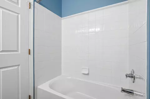 Bath - 92 Jonathan Dr, Heath, OH 43056 photo 4 of 4