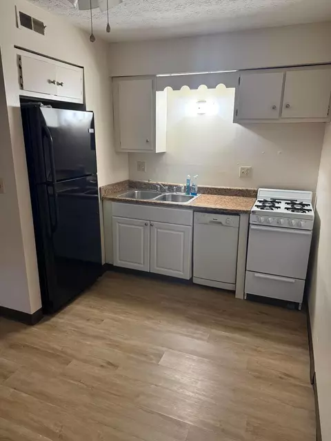 174 E 12th Ave, Columbus, OH 43201 photo 2