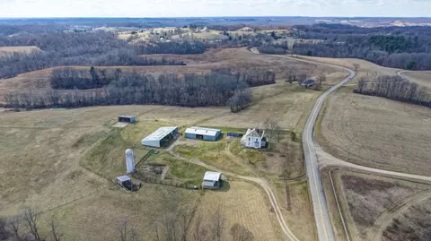 6040 Pinecrest Dr, Zanesville, OH 43701