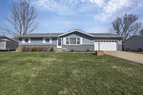 130 Gregory Dr, Newark, OH 43055