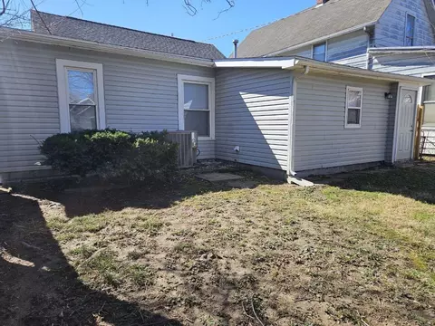 Exterior - 348 Walnut St, Circleville, OH 43113 photo 2 of 3