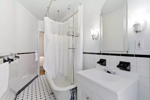 Bath - 210 E Blake Ave, Columbus, OH 43202 photo 6 of 6