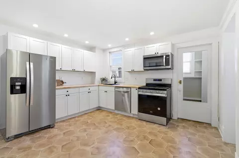 Kitchen - 210 E Blake Ave, Columbus, OH 43202 photo 5 of 6