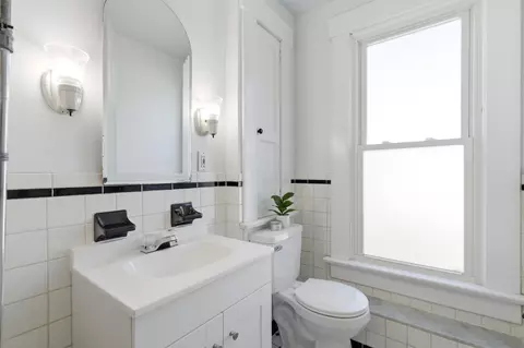 Bath - 210 E Blake Ave, Columbus, OH 43202 photo 5 of 6