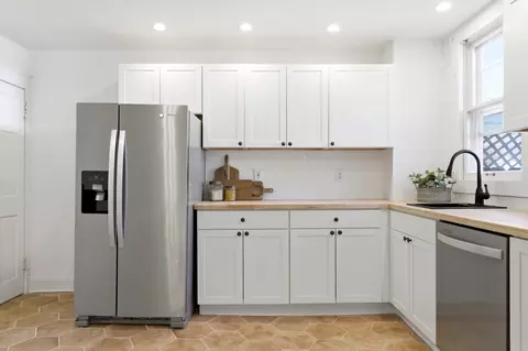 Kitchen - 210 E Blake Ave, Columbus, OH 43202 photo 3 of 6