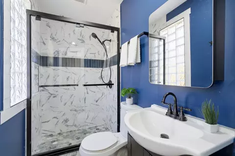 Bath - 210 E Blake Ave, Columbus, OH 43202 photo 1 of 6