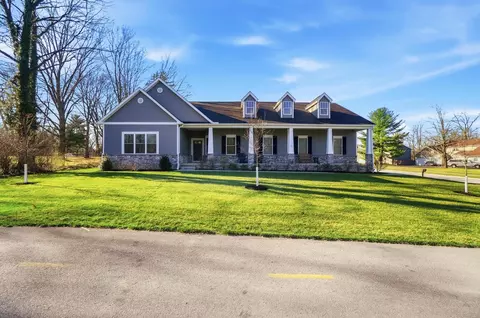 124 Mainsail Dr, Westerville, OH 43081
