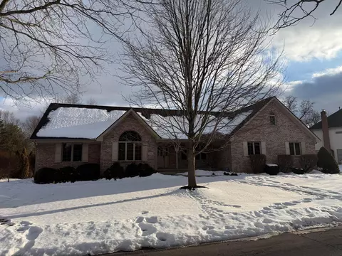 393 Shale Ridge Ct, Powell, OH 43065