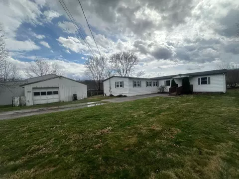 915 Charles St, Logan, OH 43138