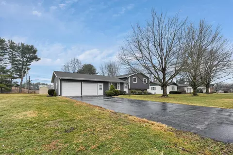 1382 Sherwood Downs E, Newark, OH 43055