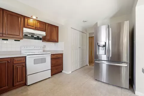Kitchen - 3129 E High St, Springfield, OH 45505 photo 4 of 6