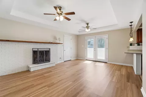 Living - 3129 E High St, Springfield, OH 45505 photo 1 of 12