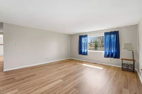 Living - 3129 E High St, Springfield, OH 45505 photo 11 of 12