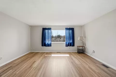 Living - 3129 E High St, Springfield, OH 45505 photo 10 of 12