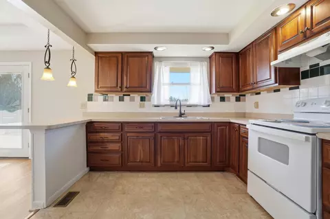 Kitchen - 3129 E High St, Springfield, OH 45505 photo 5 of 6