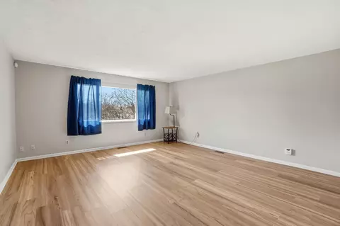 Living - 3129 E High St, Springfield, OH 45505 photo 9 of 12