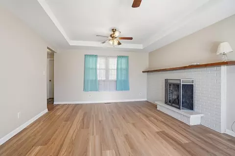 Living - 3129 E High St, Springfield, OH 45505 photo 5 of 12