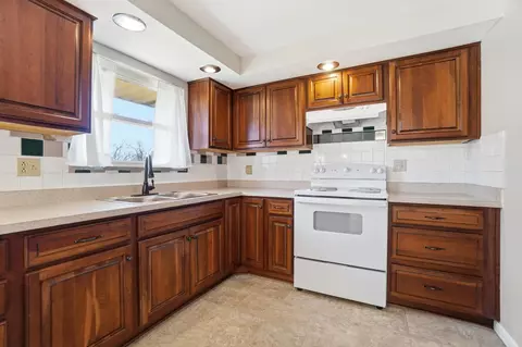 Kitchen - 3129 E High St, Springfield, OH 45505 photo 3 of 6