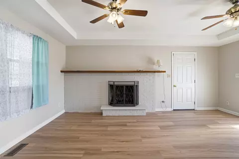 Living - 3129 E High St, Springfield, OH 45505 photo 2 of 12