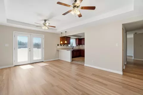 Living - 3129 E High St, Springfield, OH 45505 photo 4 of 12