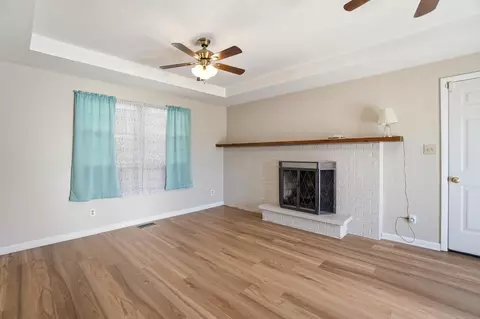 Living - 3129 E High St, Springfield, OH 45505 photo 3 of 12