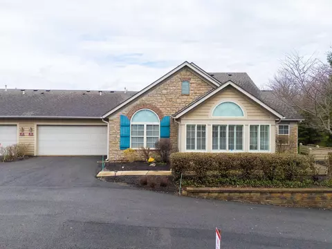 225 Stonegate Loop #225, Pataskala, OH 43062