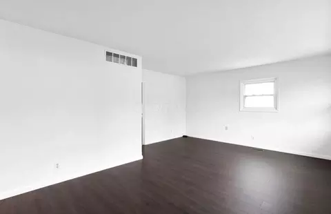 Living - 1254 E Fair Ave, Lancaster, OH 43130 photo 1 of 2