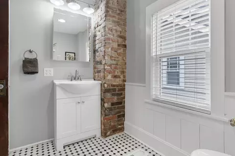 Bath - 99 E Pacemont Rd, Columbus, OH 43202 photo 2 of 4