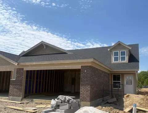 8047 Edgewater Xing #B, Pickerington, OH 43147