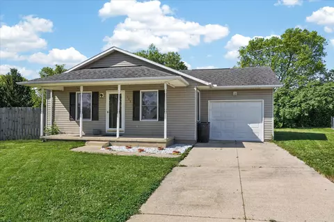 108 W Concord Ln, Bloomingburg, OH 43106