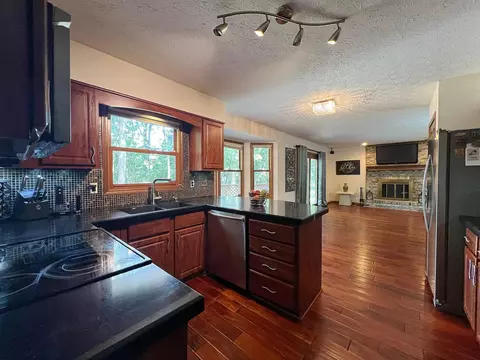 Kitchen - 3000 Scioto Pl, Columbus, OH 43221 photo 3 of 10