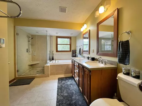 Bath - 3000 Scioto Pl, Columbus, OH 43221 photo 2 of 5