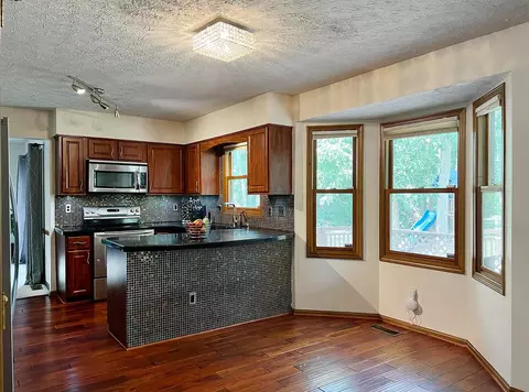 Kitchen - 3000 Scioto Pl, Columbus, OH 43221 photo 4 of 10