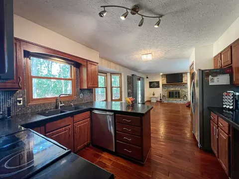 Kitchen - 3000 Scioto Pl, Columbus, OH 43221 photo 9 of 10