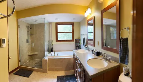 Bath - 3000 Scioto Pl, Columbus, OH 43221 photo 3 of 5