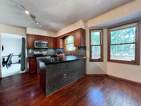 Kitchen - 3000 Scioto Pl, Columbus, OH 43221 photo 7 of 10