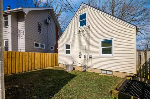 Exterior - 247 Eldon Ave, Columbus, OH 43204 photo 7 of 9