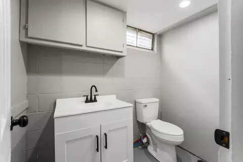 Bath - 247 Eldon Ave, Columbus, OH 43204 photo 2 of 2