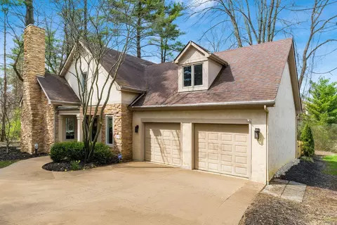 586 Pinegrove Pl, Columbus, OH 43230