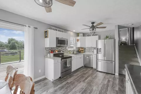 Kitchen - 25864 Shoemaker Rd, Circleville, OH 43113 photo 2 of 5