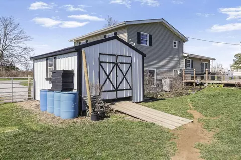 Exterior - 25864 Shoemaker Rd, Circleville, OH 43113 photo 12 of 18
