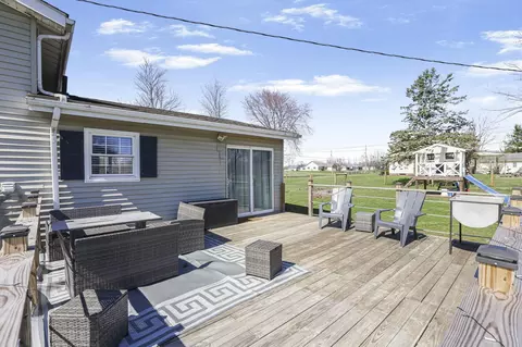 Exterior - 25864 Shoemaker Rd, Circleville, OH 43113 photo 10 of 18