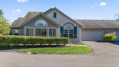 131 Stonegate Dr, Pataskala, OH 43062