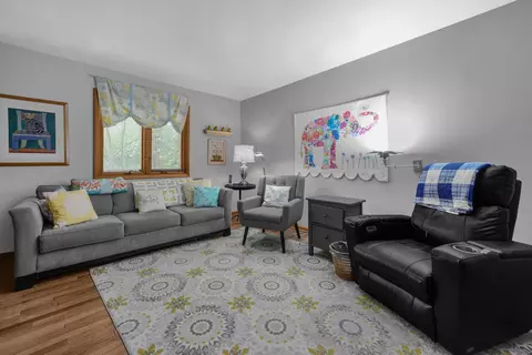 Living - 1244 Lancaster Pike, Circleville, OH 43113 photo 2 of 2