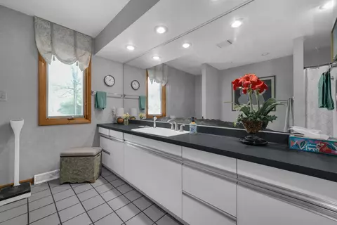 Bath - 1244 Lancaster Pike, Circleville, OH 43113 photo 6 of 6